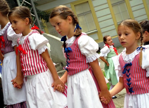 lidove-tanecky-a-tradice-pro-skolkove-deti